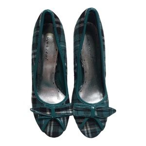 Wet Seal stripped green bow peep toe heels size 9